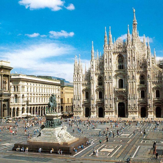 PIAZZA DEL DUOMO WITH THE DUOMO