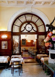 Caffé Gilli. Piazza della Repubblica