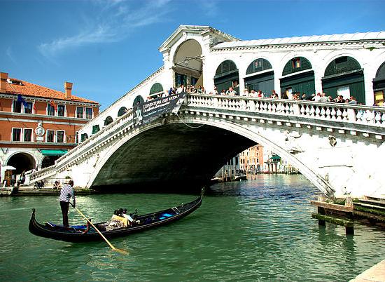 RIALTO BRIDGE, VENICE