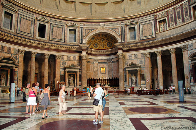 PANTHEON'S INTERIOR
