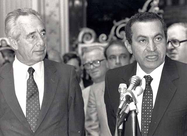 Israeli Prime Minister Shimon Peres and Egyptian President Hosni Mubarak Taba talks
