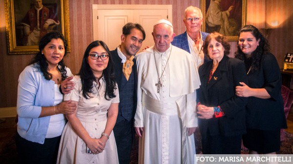 Pope Francis US visit with gay couple, who were married in 2010, Yayo Grazzi, Iwan Bagus and family