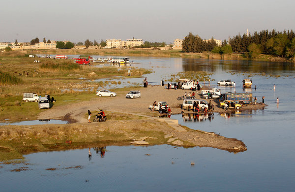 15isiswomen-web4-articleLarge