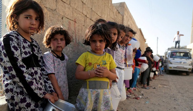 Syrian children line up for a free Iftar meal in Raqqa, Syria. (File photo)
