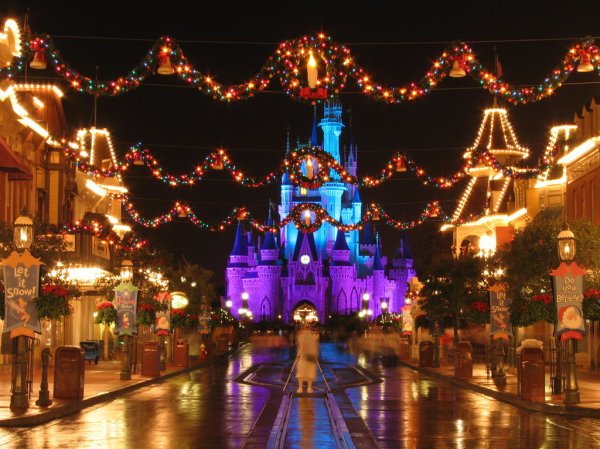 DISNEY Christmas-at-Disney-World-christmas-2948074-1024-768