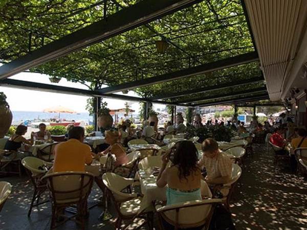 italy best cafe scene buca-di-bacco-positano-50098