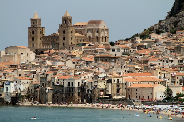 italy cefalu 125