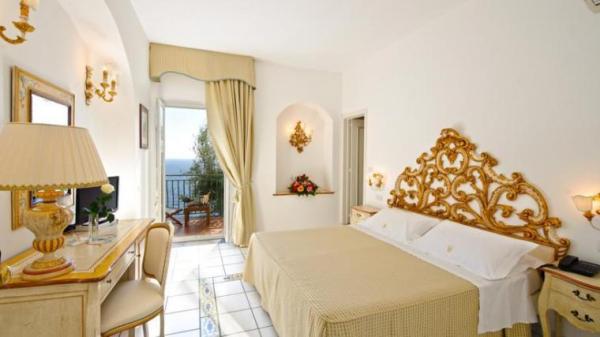 We had a double bed room with a huge balcony