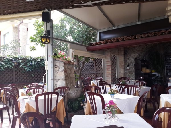 Taormina terrace food