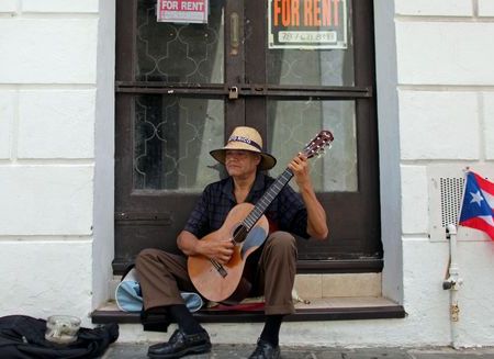 clinton-photo-of-pr-man-at-door-playing-guitar-ap_673588739295_c0-235-5616-3508_s561x327