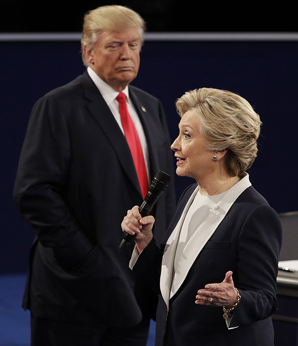 clinton-photo-w-dt-looming-over-hrc-econd-presidential-debate-13