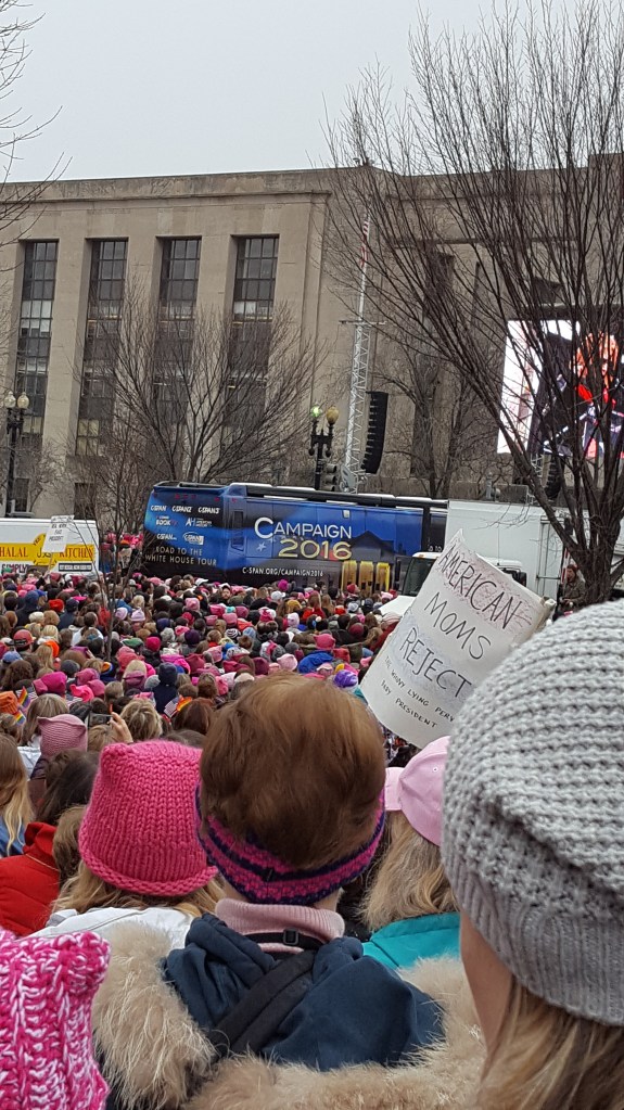 march-crowd-bus-20170121_104526